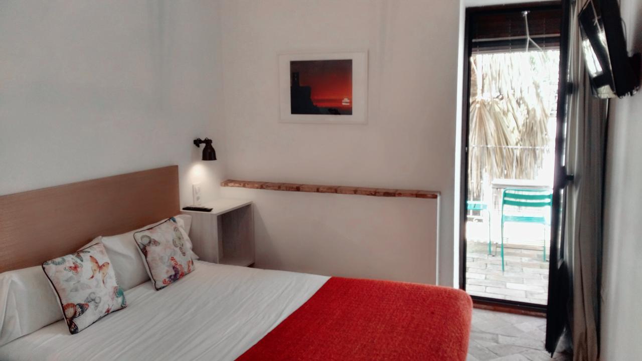 Frenteabastos Suites Cafe Hostal & Apartments Carmona  Exteriör bild