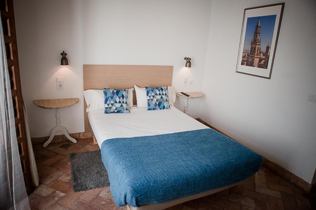 Frenteabastos Suites Cafe Hostal & Apartments Carmona  Exteriör bild