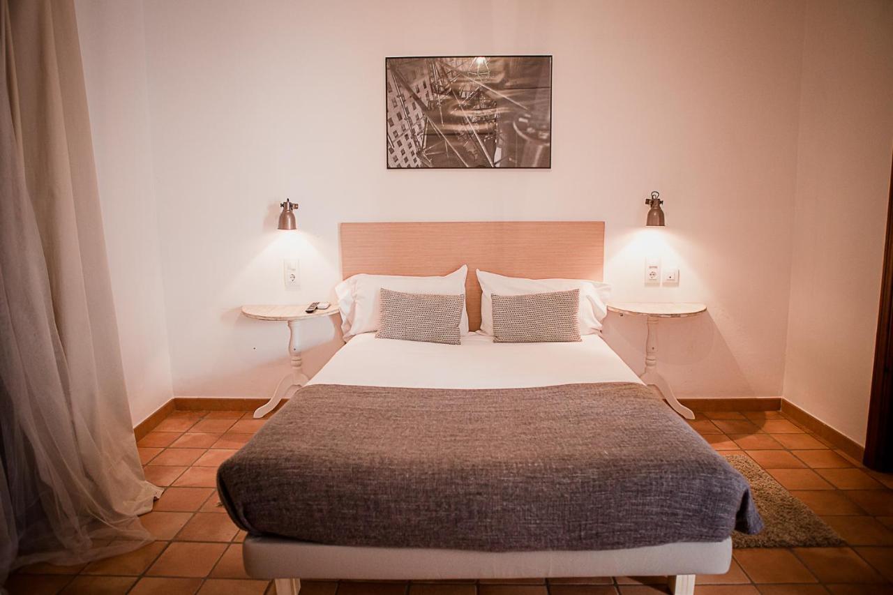 Frenteabastos Suites Cafe Hostal & Apartments Carmona  Exteriör bild