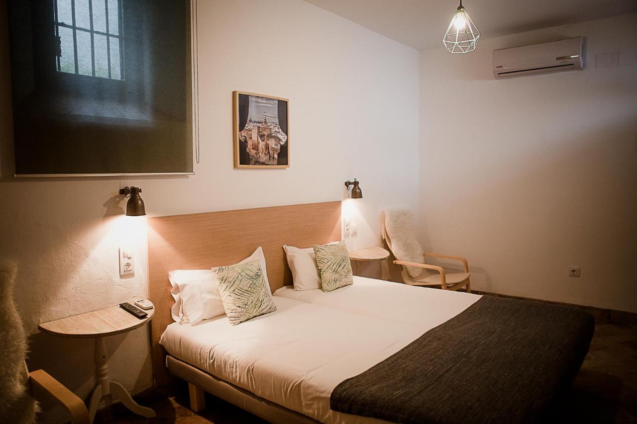 Frenteabastos Suites Cafe Hostal & Apartments Carmona  Exteriör bild