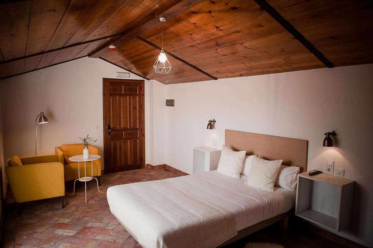 Frenteabastos Suites Cafe Hostal & Apartments Carmona  Exteriör bild