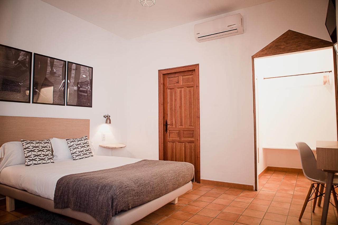 Frenteabastos Suites Cafe Hostal & Apartments Carmona  Exteriör bild