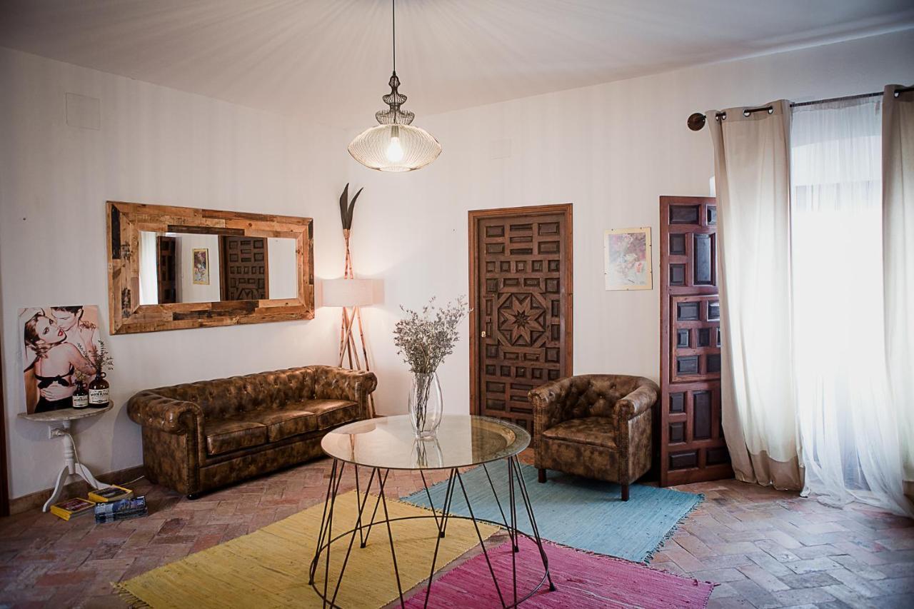 Frenteabastos Suites Cafe Hostal & Apartments Carmona  Exteriör bild