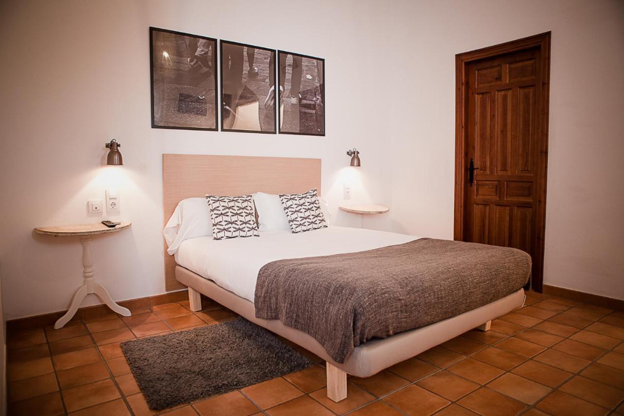 Frenteabastos Suites Cafe Hostal & Apartments Carmona  Exteriör bild